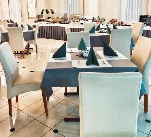 酒店 I Restauracja W Luboniu