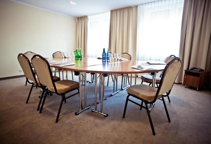 هتل Mazovia Airport Modlin