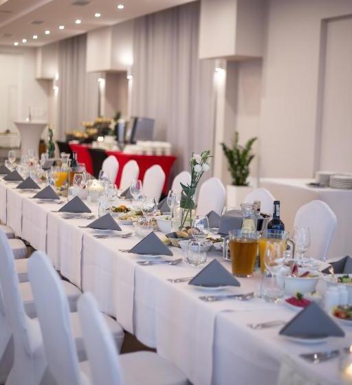 هتل Mazovia Airport Modlin