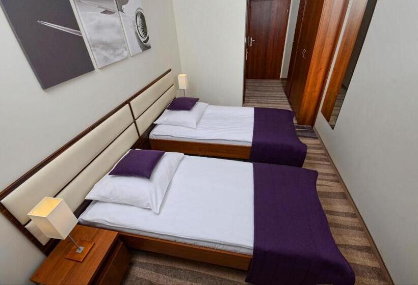 هتل Mazovia Airport Modlin