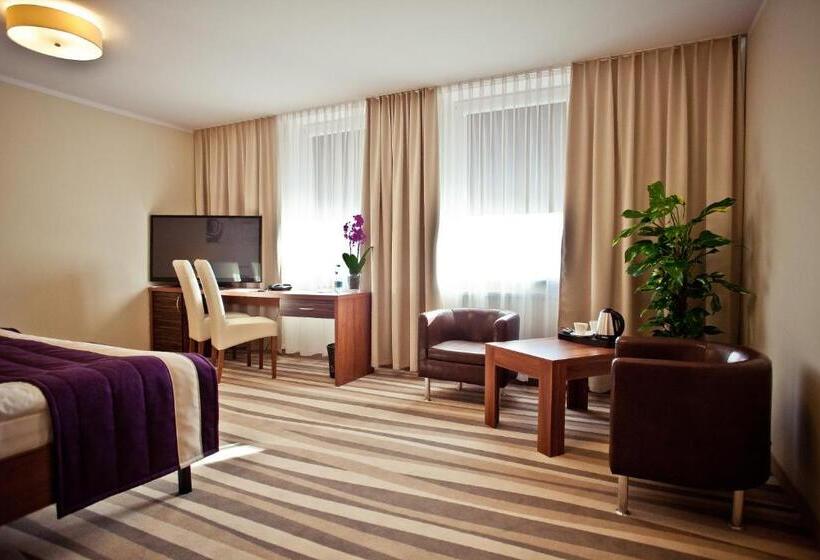 هتل Mazovia Airport Modlin