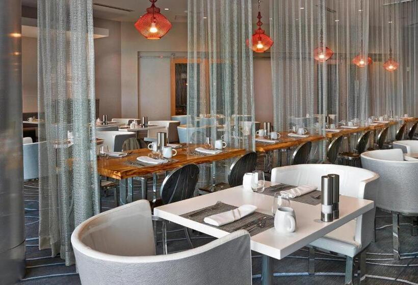 فندق Renaissance Edmonton Airport