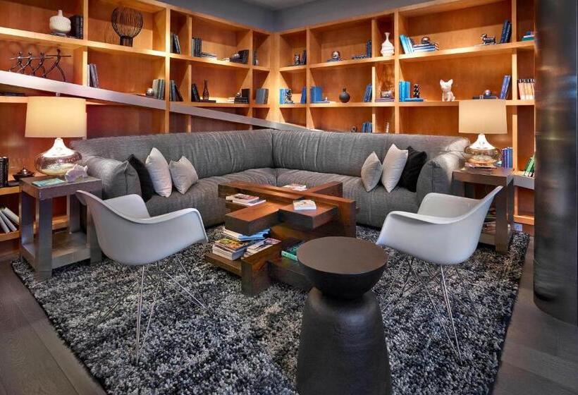 فندق Renaissance Edmonton Airport