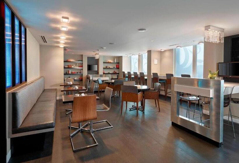 فندق Renaissance Edmonton Airport