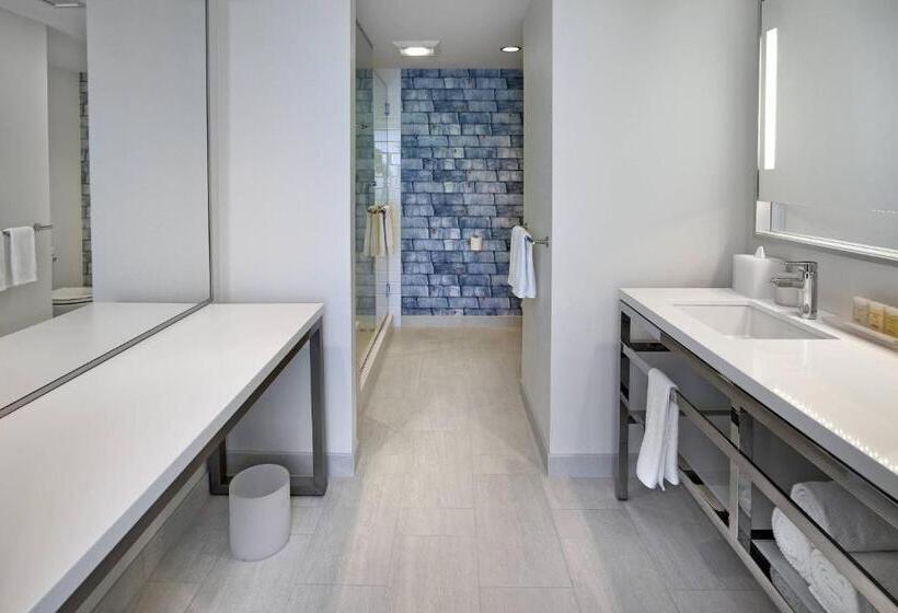 فندق Renaissance Edmonton Airport