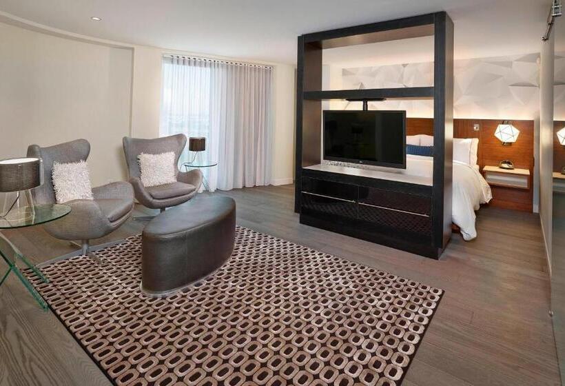 فندق Renaissance Edmonton Airport