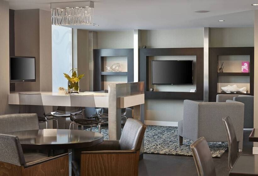 فندق Renaissance Edmonton Airport