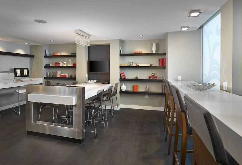 فندق Renaissance Edmonton Airport