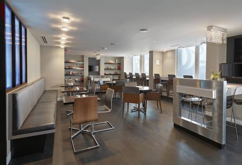 فندق Renaissance Edmonton Airport