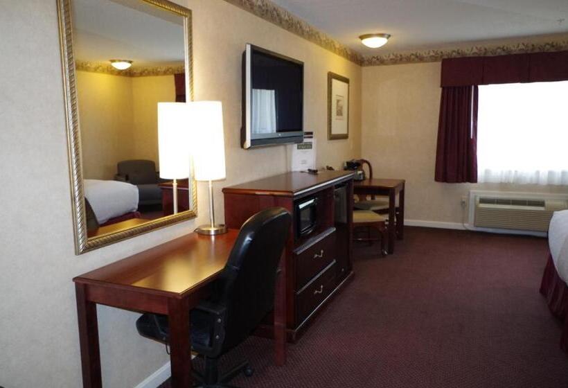 فندق Shiretown Inn & Suites