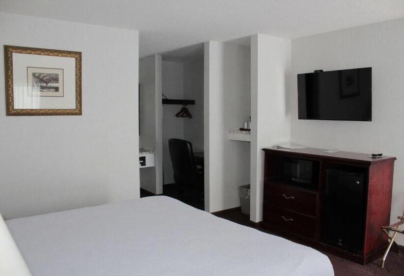 فندق Shiretown Inn & Suites