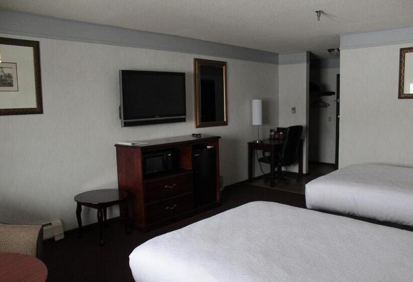 فندق Shiretown Inn & Suites