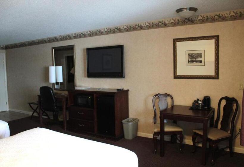 فندق Shiretown Inn & Suites