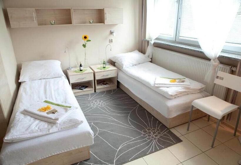 ホテル Standard Delegacyjny Bed & Breakfast