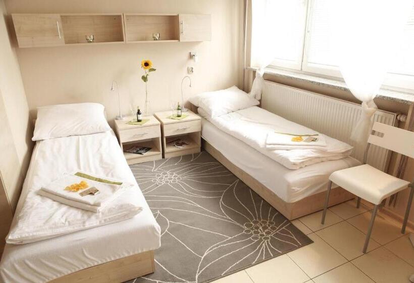 בית מלון כפרי Standard Delegacyjny Bed & Breakfast