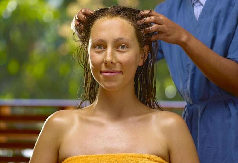 هتل Elephant Court Thekkady