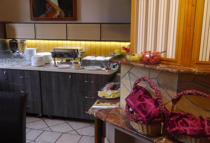 هتل Tinódi Fogadó