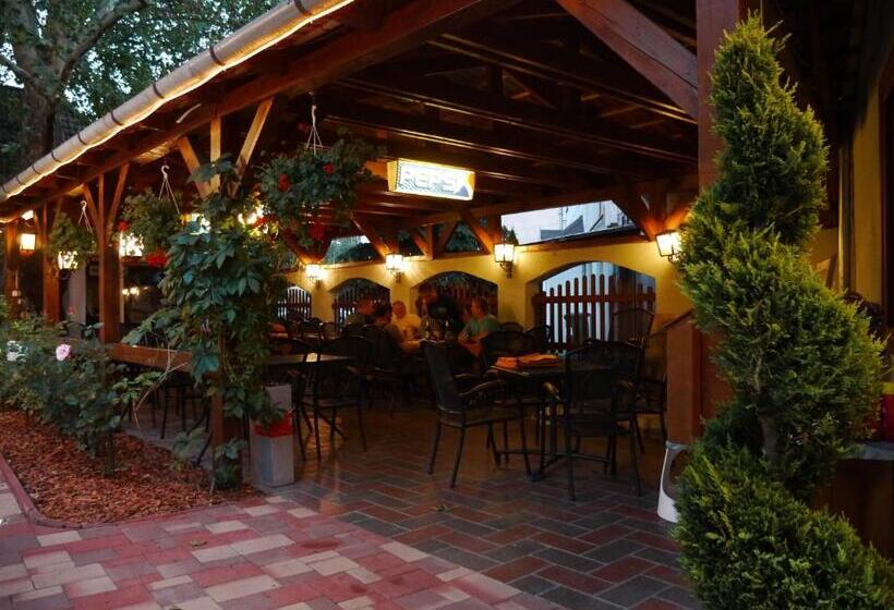 هتل Tinódi Fogadó