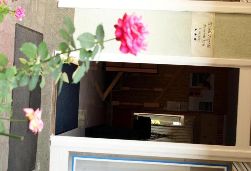 هتل Tinódi Fogadó