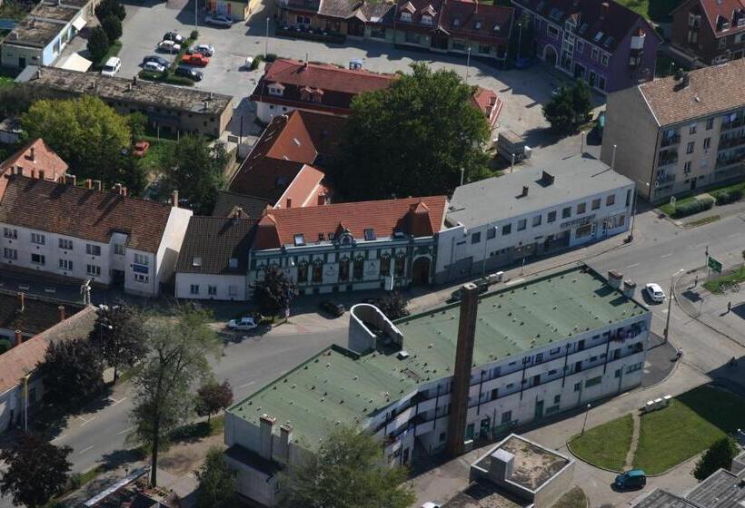 هتل Tinódi Fogadó