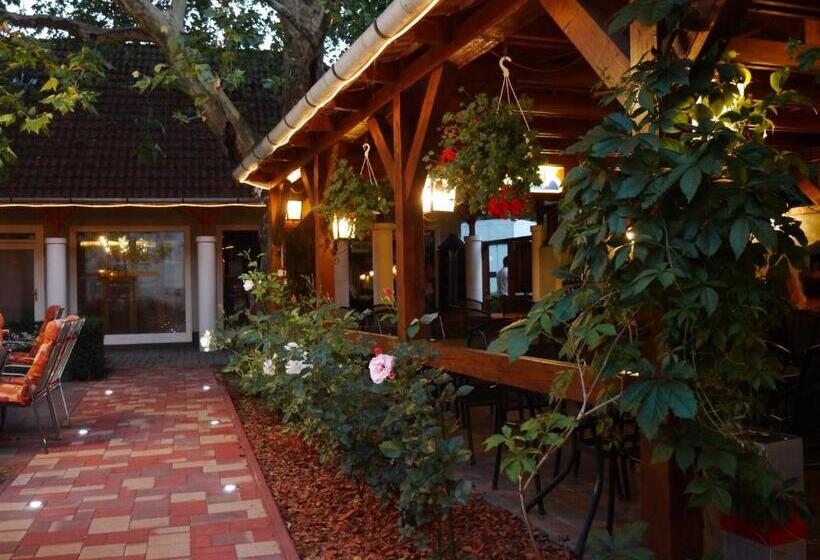 هتل Tinódi Fogadó