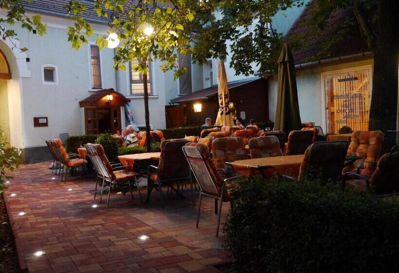 هتل Tinódi Fogadó