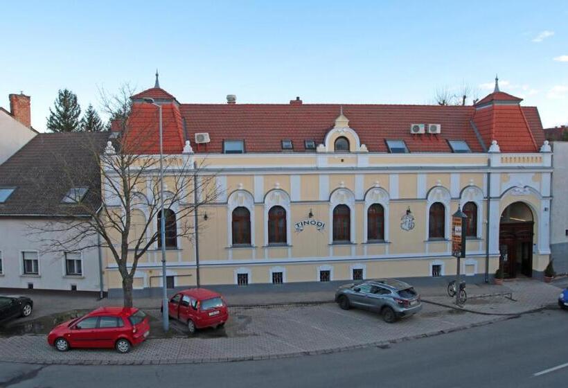 هتل Tinódi Fogadó