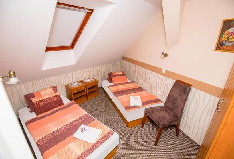 هتل Tinódi Fogadó