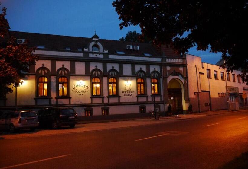 هتل Tinódi Fogadó