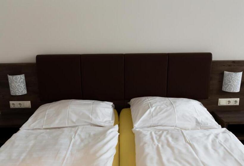 فندق Vinothek Schwarzer Adler