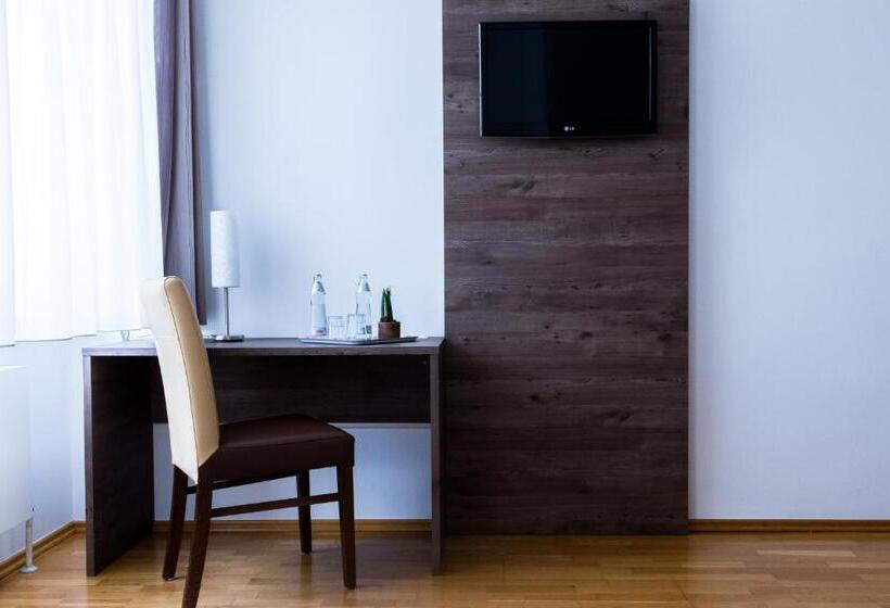 فندق Vinothek Schwarzer Adler