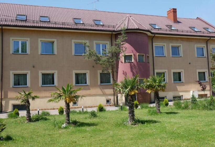 ホテル Zajazd Pułaskiego