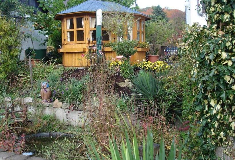 Dorf Gut Hotel Zur Warte