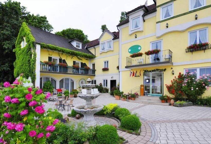 بنسيون Schlossgasthof