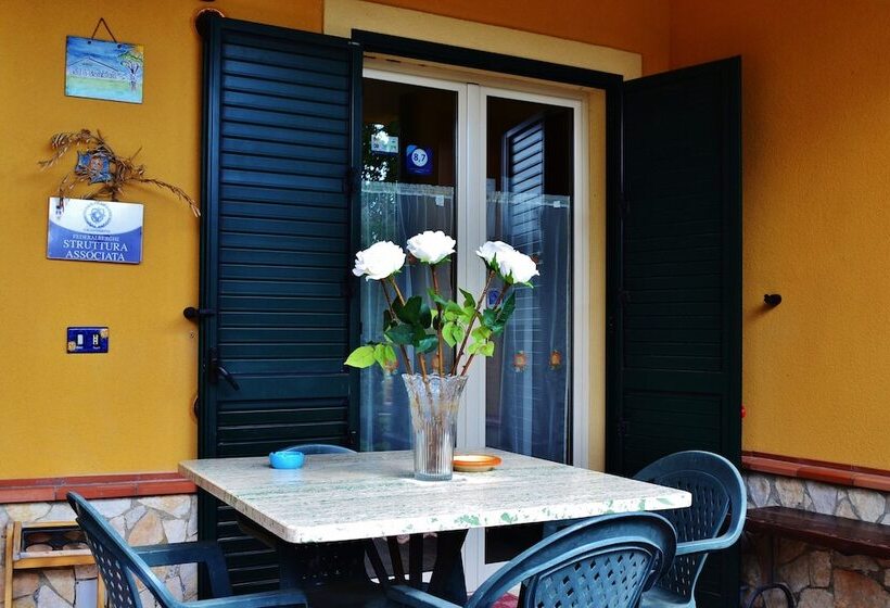 צימר B B S Elia Villa Surrounded By Greenery Inside The Historic Dubini Park