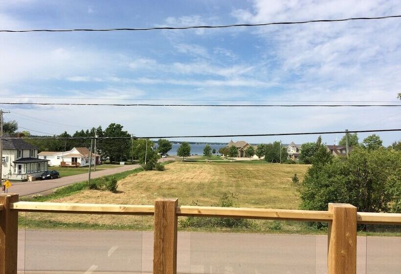 Cottage Jasmine On The Shediac Bay With Hot Tub