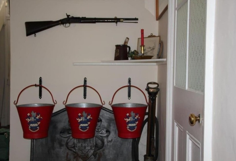 مبيت وإفطار Haughley House