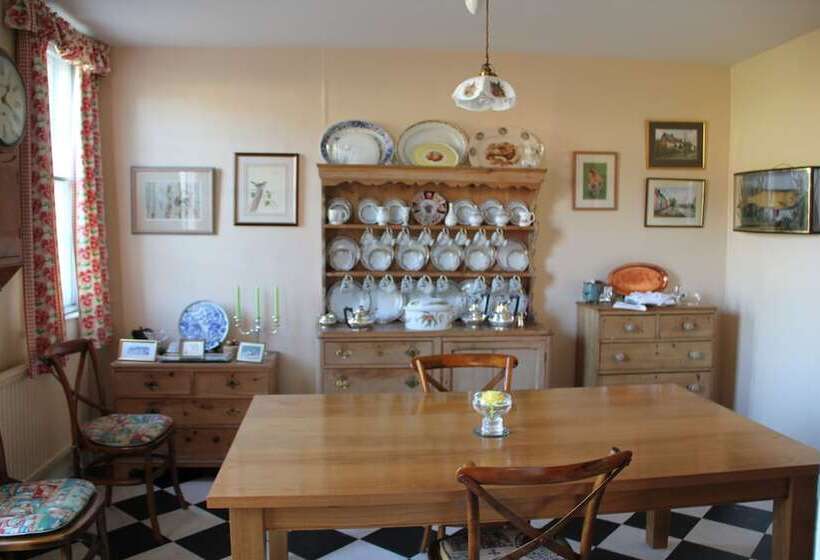 مبيت وإفطار Haughley House