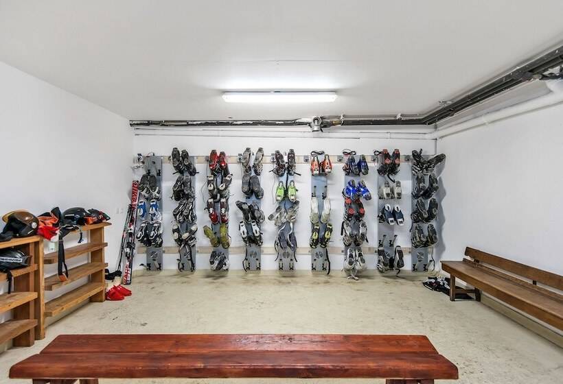 Отель Chalet Oliver By Skinetworks