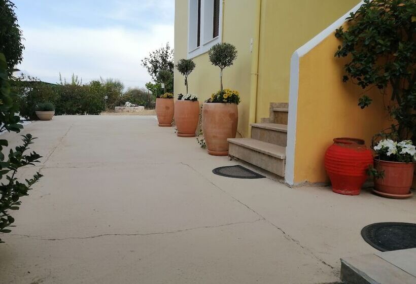 Отель Elaionas Studios