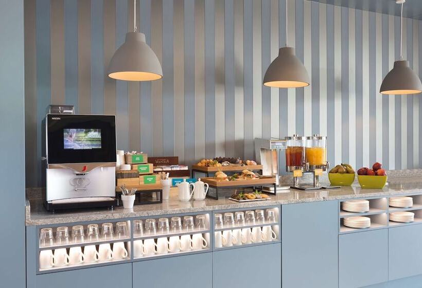 Отель Hampton By Hilton Krakow Airport