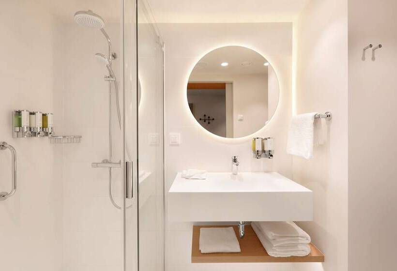 Отель Hampton By Hilton Krakow Airport