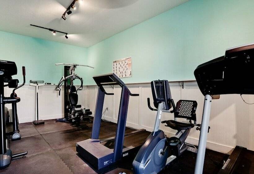 فندق Runaway Bay Resort By Bbg