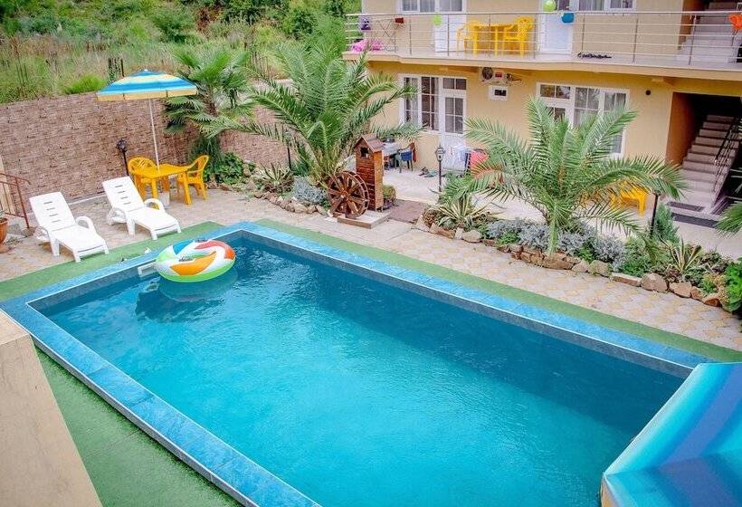 پانسیون Guest House Planeta Mov