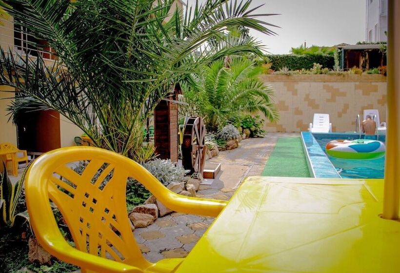 پانسیون Guest House Planeta Mov