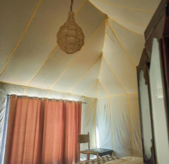 Пансион The Luxury Erg Safari Camp