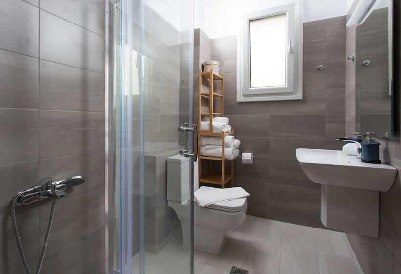 Venetia Apartments