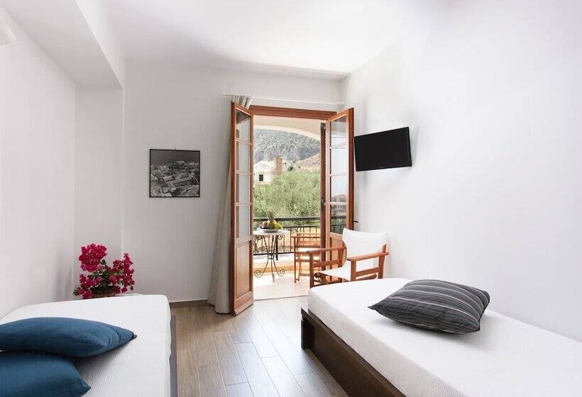 Venetia Apartments