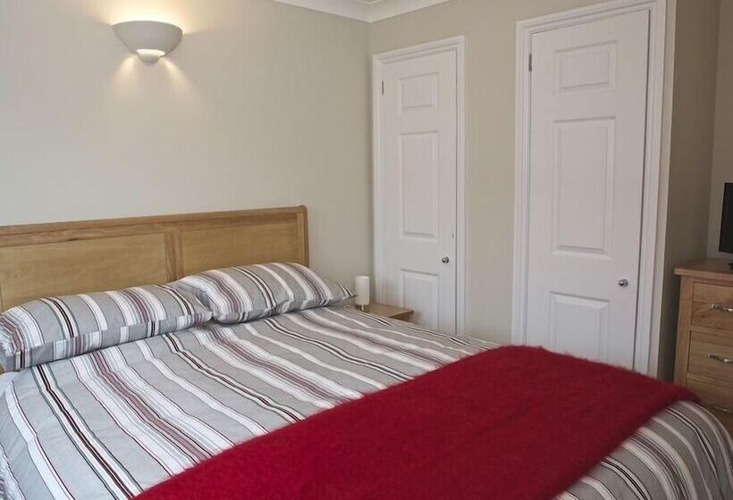 4 West Park Mews