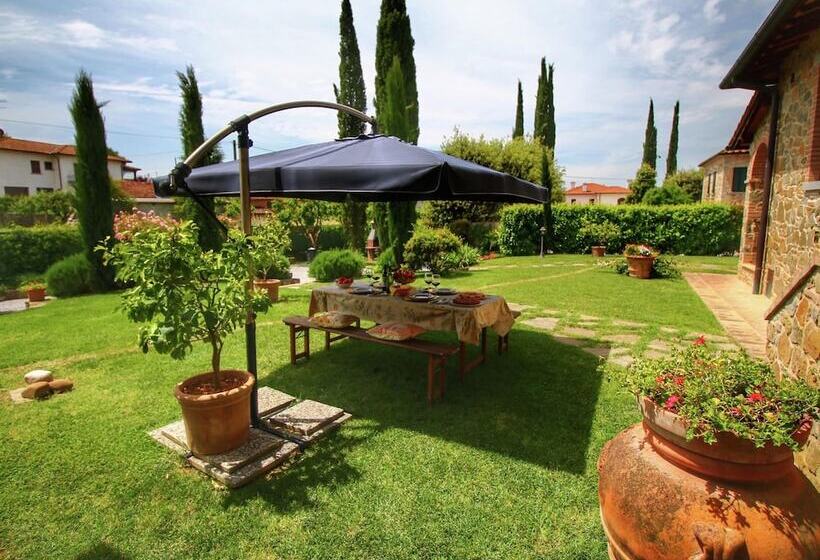 Amazing Apartment In Lucignano With Private Terrace And Close To Village